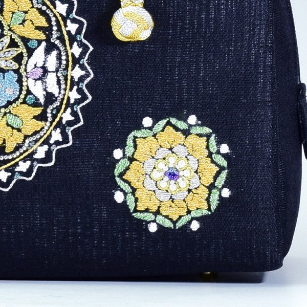 ビーズ本手刺繍ボストン型バッグ 華文<br>【 礼装用バッグ 訪問着用バッグ 和装バッグ 】みそのバッグ 利休バッグ 女性 レディース 草履 フォーマル セミフォーマル バッグセット 礼装 留袖 黒留 振袖 成人式 訪問着 着物 バッグ プレゼント 結婚式 【銀座 ぜん屋】