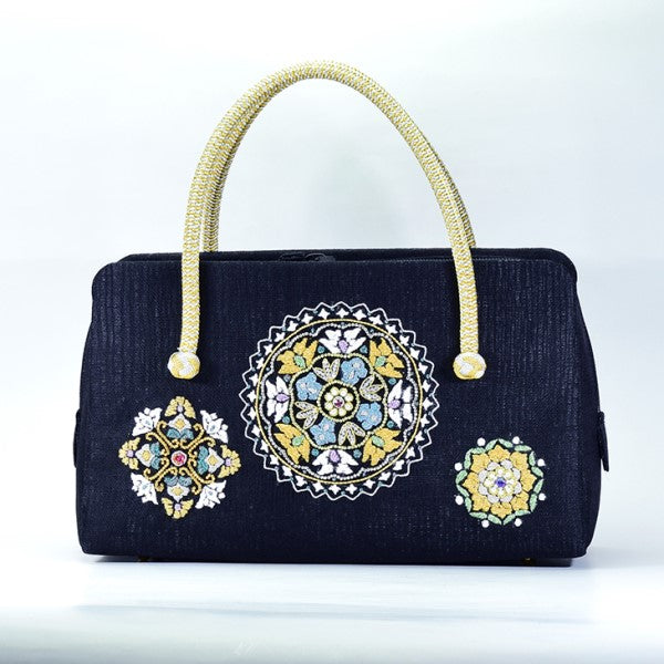 ビーズ本手刺繍ボストン型バッグ　華文<br>【 礼装用バッグ 訪問着用バッグ 和装バッグ 】みそのバッグ 利休バッグ 女性 レディース 草履 フォーマル セミフォーマル バッグセット 礼装 留袖 黒留 振袖 成人式 訪問着 着物 バッグ プレゼント 結婚式 【銀座 ぜん屋】