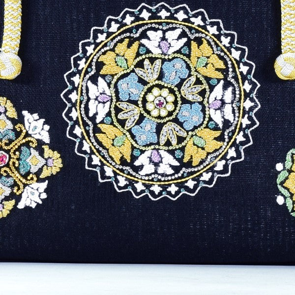 ビーズ本手刺繍ボストン型バッグ　華文<br>【 礼装用バッグ 訪問着用バッグ 和装バッグ 】みそのバッグ 利休バッグ 女性 レディース 草履 フォーマル セミフォーマル バッグセット 礼装 留袖 黒留 振袖 成人式 訪問着 着物 バッグ プレゼント 結婚式 【銀座 ぜん屋】