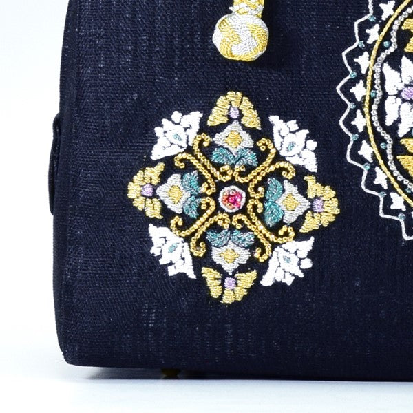 ビーズ本手刺繍ボストン型バッグ　華文<br>【 礼装用バッグ 訪問着用バッグ 和装バッグ 】みそのバッグ 利休バッグ 女性 レディース 草履 フォーマル セミフォーマル バッグセット 礼装 留袖 黒留 振袖 成人式 訪問着 着物 バッグ プレゼント 結婚式 【銀座 ぜん屋】